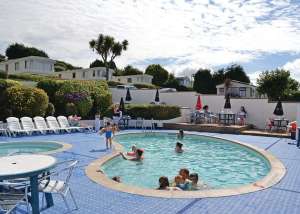 Fishguard Holiday Park: Outdoor heated pool