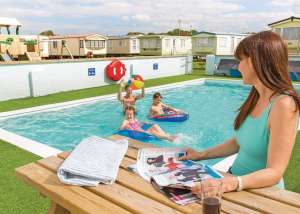 White Tower Holiday Park: Outdoor heated pool
