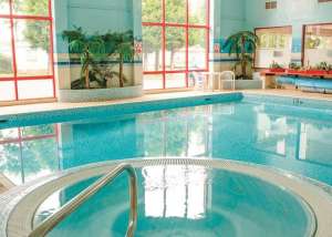 Thurston Manor: Indoor pool