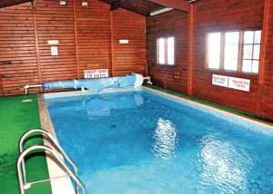 WigBay Holiday Park: Indoor heated pool