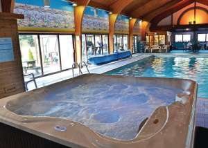 Pantglas Hall Lodges: Hot tub